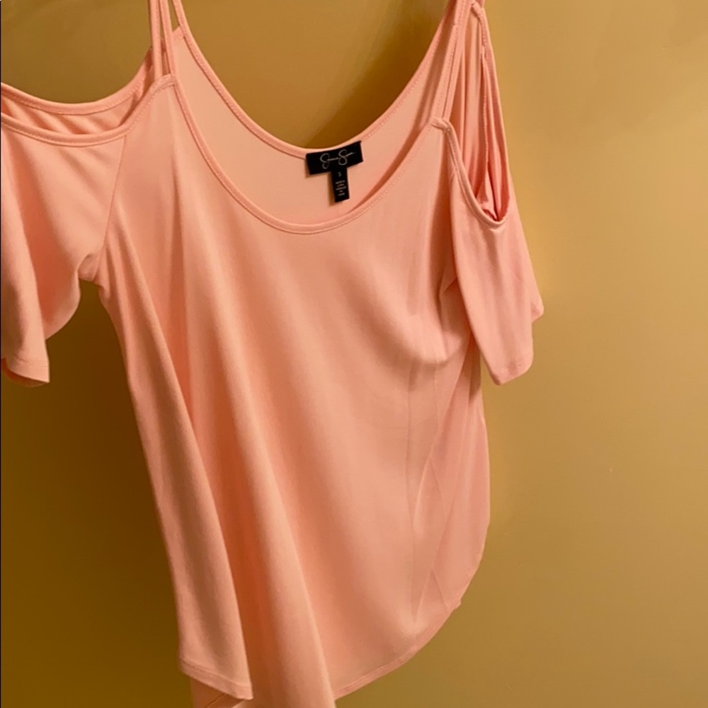 Shoulder-less shirt